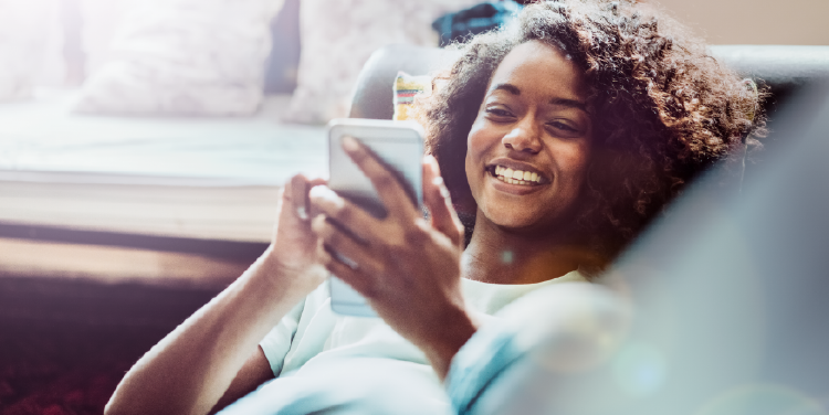 chica-con-el-movil chica-con-el-movil