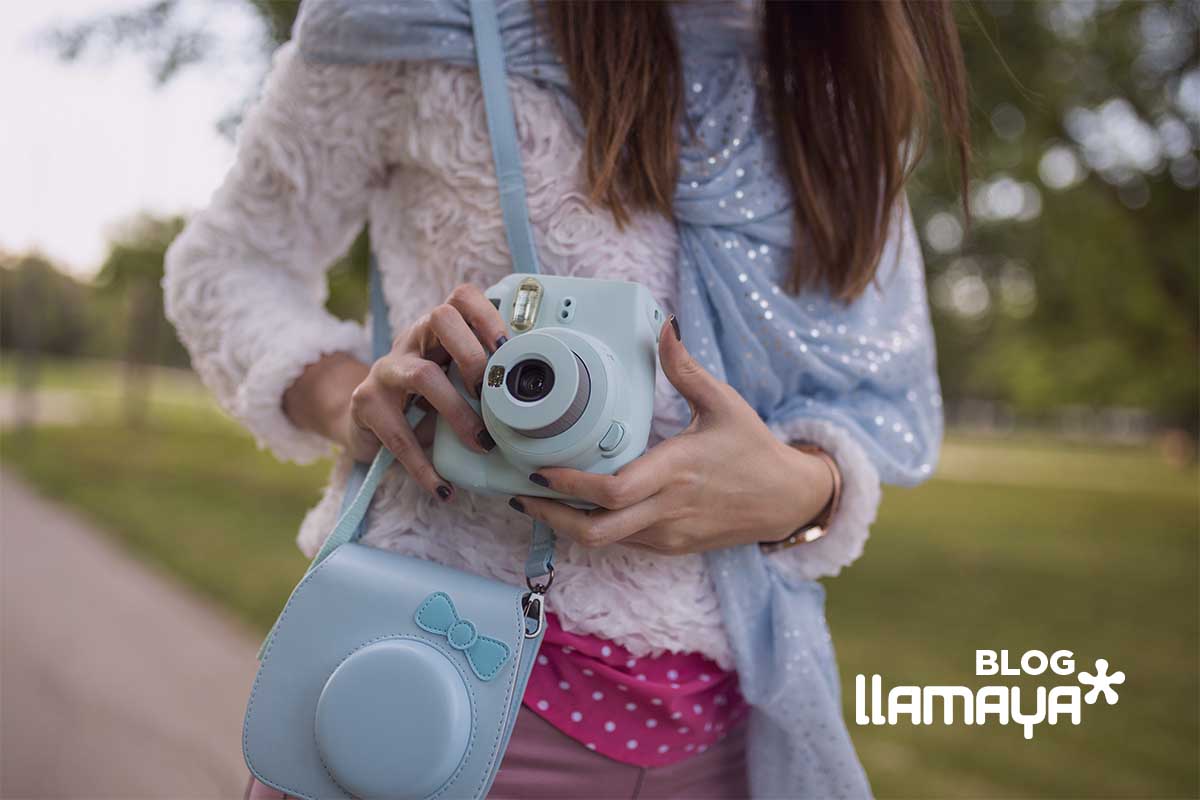 Captura tus momentos en instantáneas con el carrete instax mini