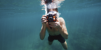 Trucos para hacer fotos debajo del agua este verano